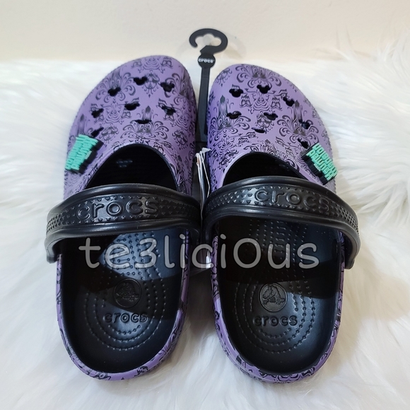 DISNEY PARKS GLOW IN THE DARK HAUNTED MANSION CROC - Picture 8 of 9